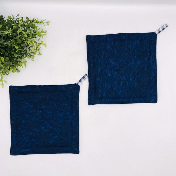 2 Square Potholders,  Navy Blue Gingham, Cottage Core Kitchen 7x7 Inches - Picture 5 of 6